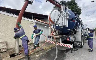 Ilustração sobre Limpeza de Galeria: O Guia Definitivo para Evitar Alagamentos e Prejuízos - Causa Própria