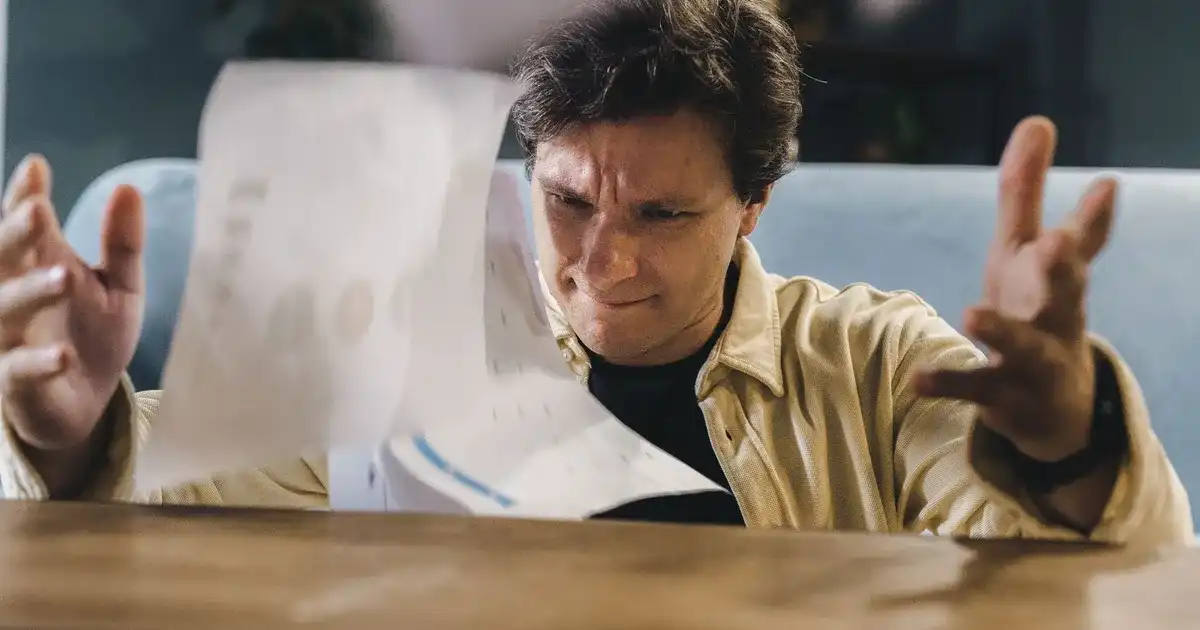 Ilustração sobre O Que Fazer Quando as Vendas Caem: Diagnóstico Antes do Pânico - Causa Própria